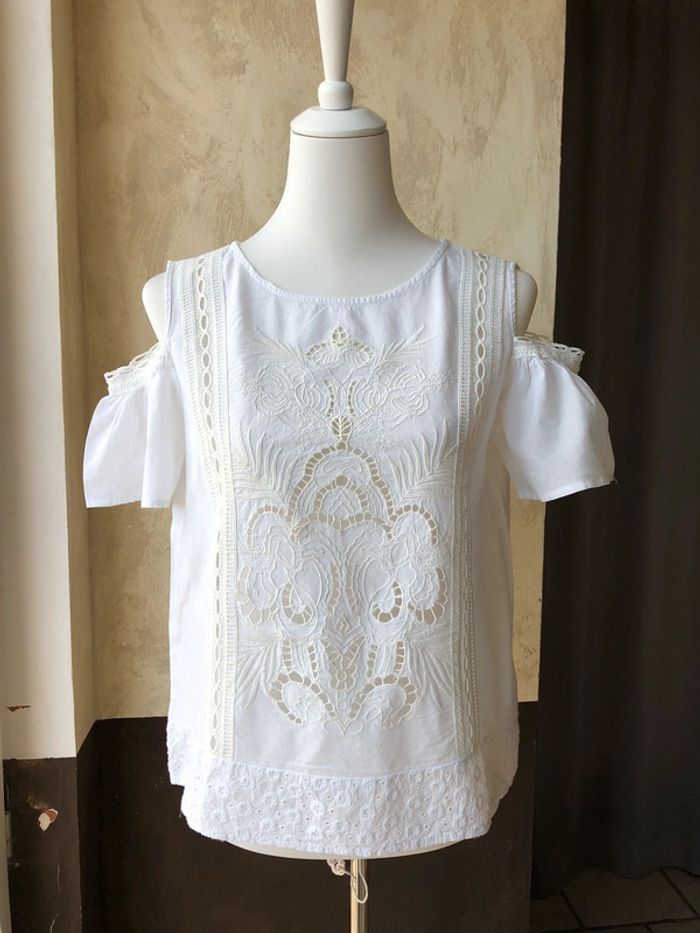 Top blanc brodé épaules dénudées Zara M