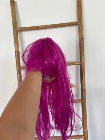 Perruque rose avec frange