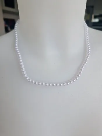 Collier fantaisie perles blanches
