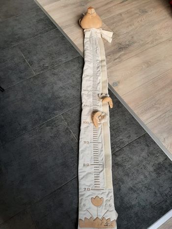 Toise Tiamo beige (de 70 cm à 160 cm), très bon etat