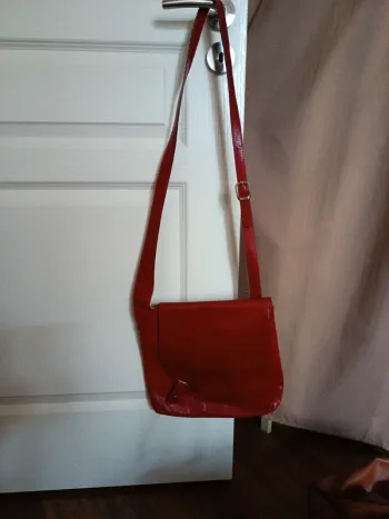Sac en cuir rouge