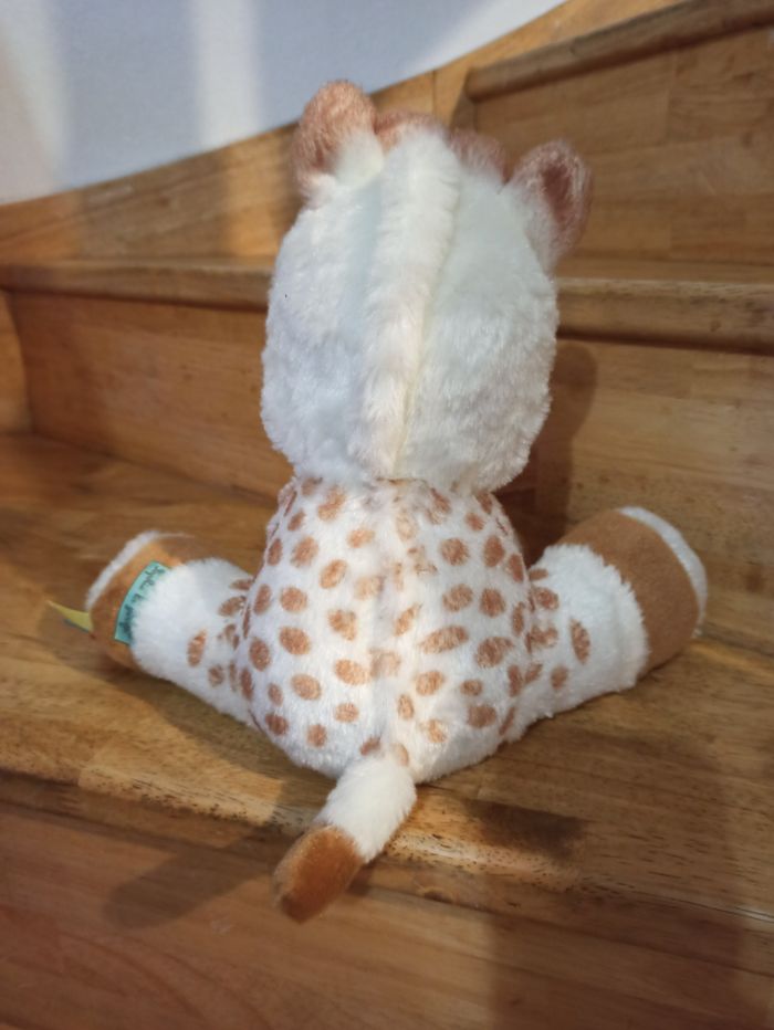 Peluche Sophie la girafe Touch and music - photo numéro 5