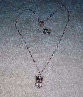 collier et boucles d'oreilles tbe