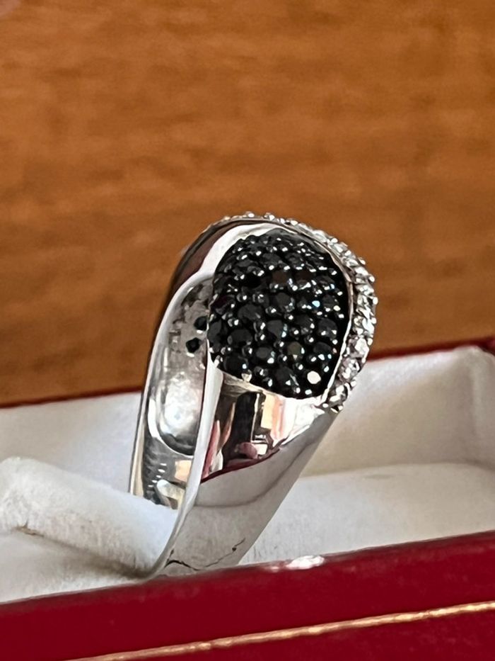 Belle bague en argent massif avec pierres blanches et noires T. 58 femme TBE - photo numéro 8