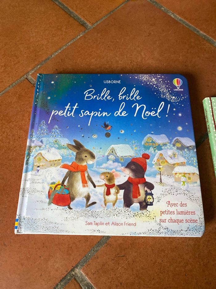 Bébé balthazar a table et petit sapin de Noël - photo numéro 3