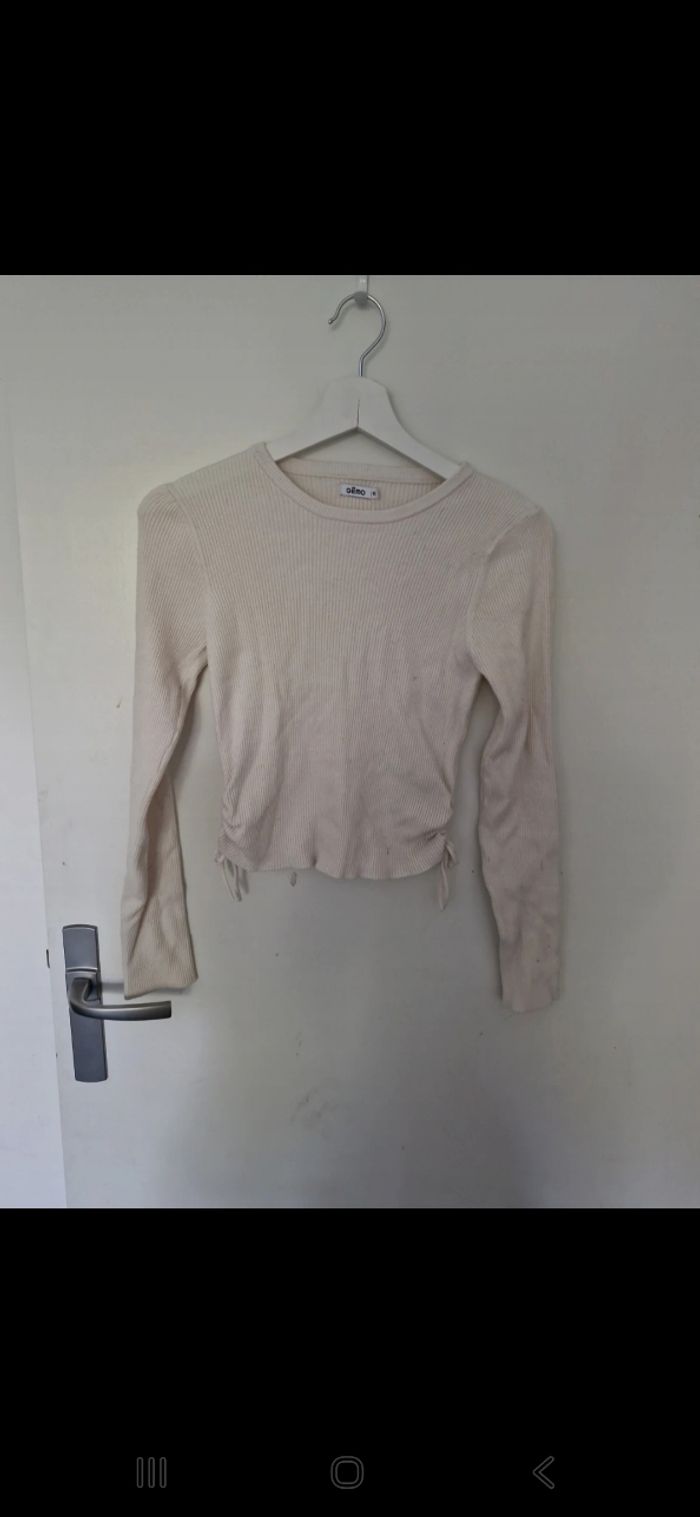 Haut beige à longues manches et 2 petits nœuds sur les côtés - photo numéro 4