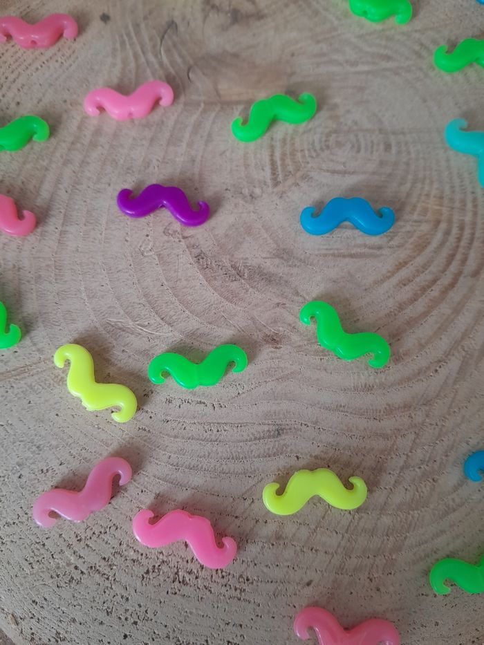 Lot de perles moustaches - photo numéro 2