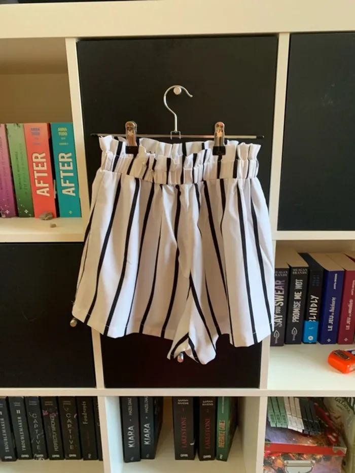 Short fluide rayé