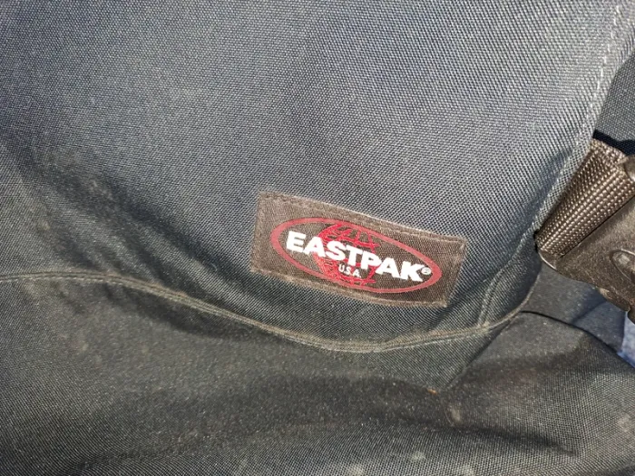 Valise à roulettes Eastpak 121L - 2 compartiments - Très bon état - photo numéro 2