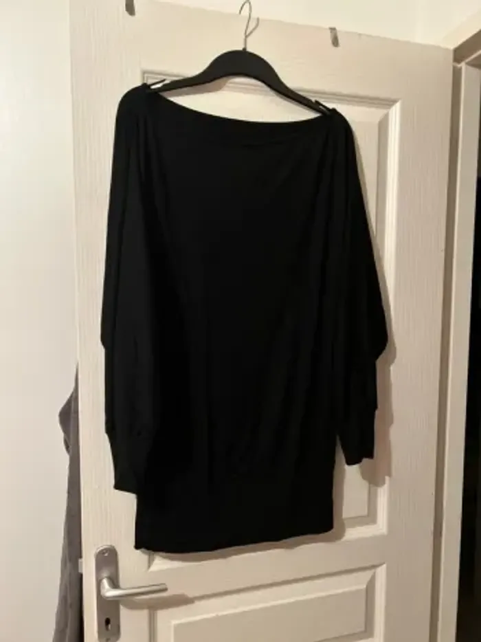 Pull noir - photo numéro 2