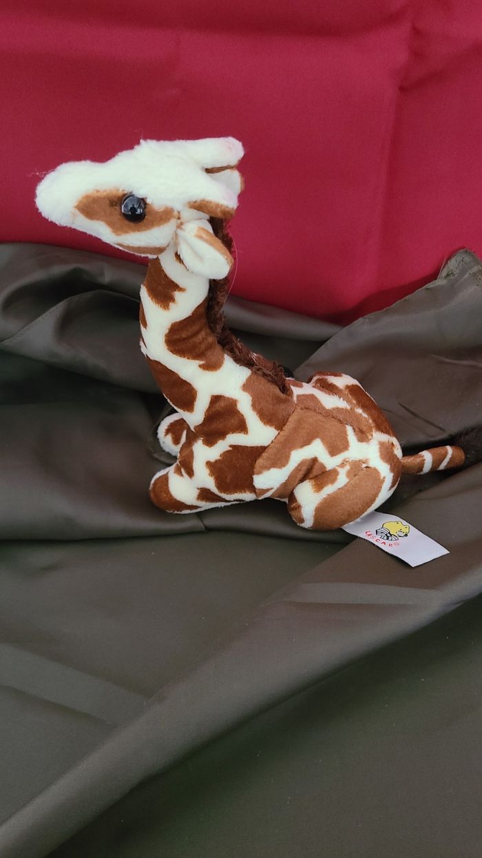 girafe assise en peluche LASCAR - photo numéro 4