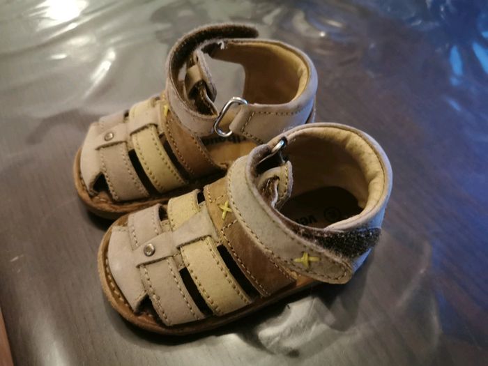 Sandale bébé taille 20