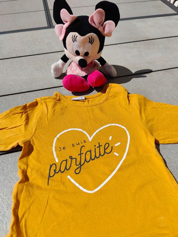 Tee shirt ml fille moutarde Kiabi 18 mois - photo numéro 2