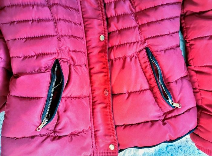 Blouson bordeaux avec capuche à fourrure noire- T.XS ou T.34 🖤 - photo numéro 3
