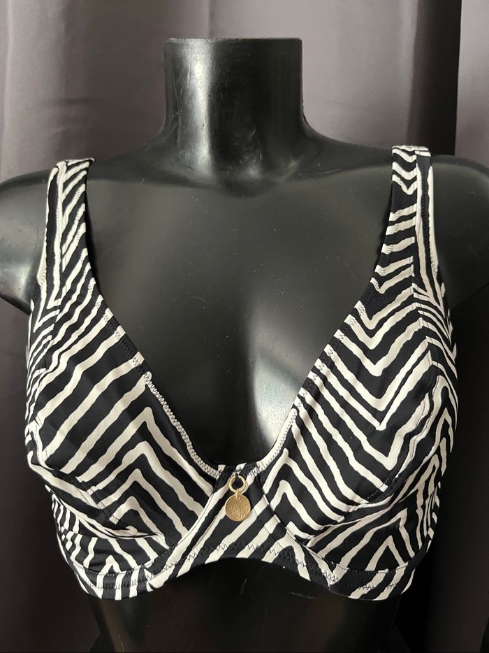 Haut Maillot de bain zébré de marque Freya  taille FR en 90H . - photo numéro 3