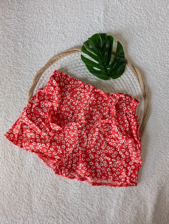 🌹 Short rouge fleuri Primark – 7/8 ans