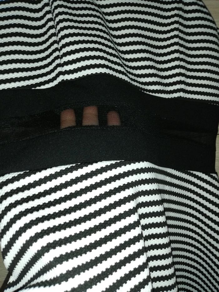 Robe 👗 noir et blanche - photo numéro 2