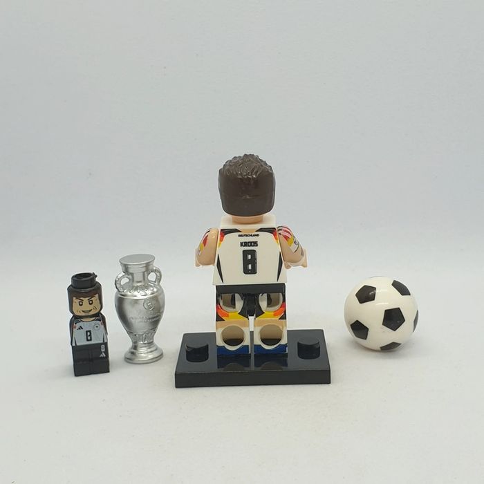 🎽 Figurine Footballeur Allemand - Toni Kroos - (Style Lego) 🎽 - photo numéro 3