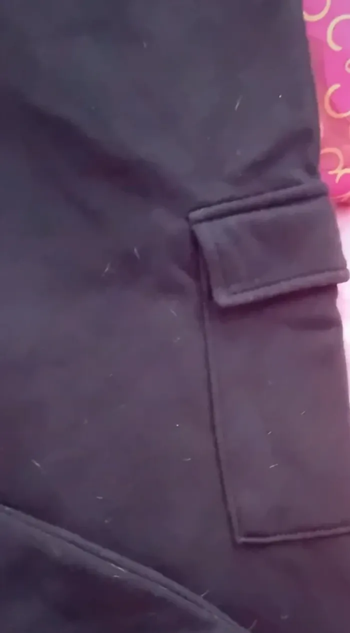 Superbe pantalon de jogging style cargo 10 ans LH en parfait état - photo numéro 2