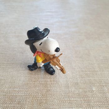 Figurine Snoopy Cowboy, violon joueur, vintage en très bon état.
