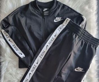 NEUF!!!! (non portés) ⚘️🤩🤩SUPERBE survêtement MIXTE 8 ans NIKE (prix ferme)⚘️⚘️🤩🤩