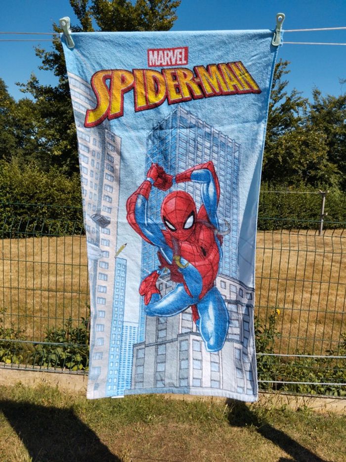 Serviette de plage spiderman