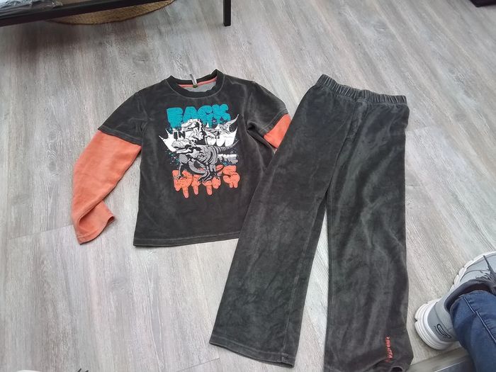 Pyjama velours dinosaure 8A