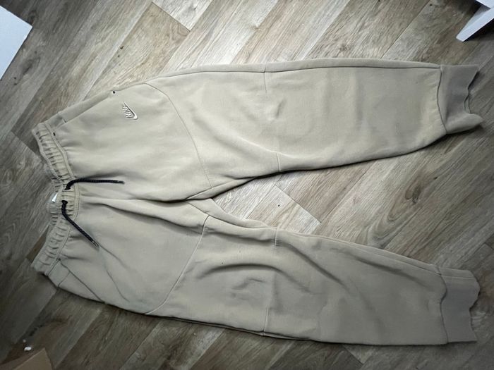 Jogging Bas Nike tech beige crème - photo numéro 3