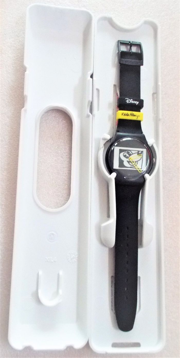 Montre SWATCH "Mickey Noir sur Blanc" - photo numéro 4