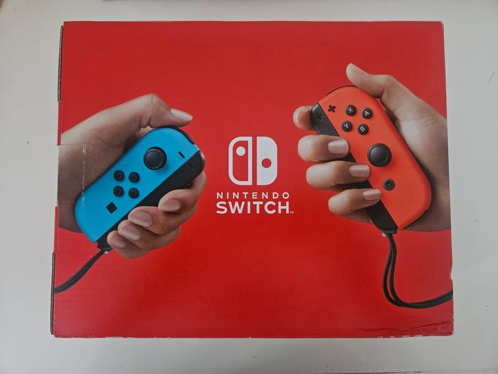 Nintendo switch neuf sous garantie + 1 jeu