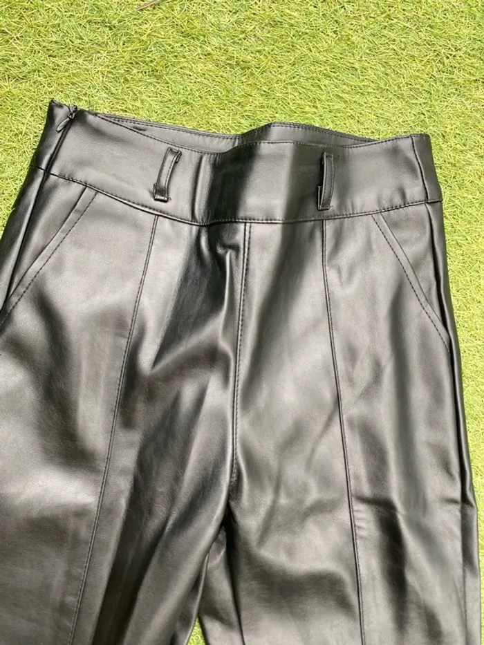 Pantalon simili cuir taille S - photo numéro 2