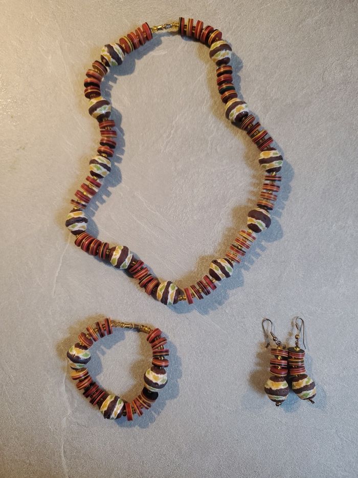 Ensemble de bijoux artisanaux