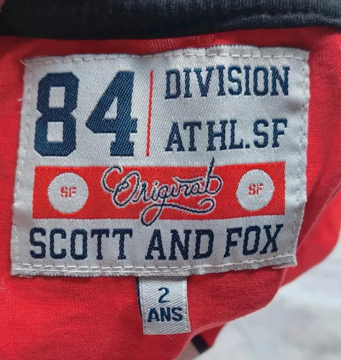 Tee-shirt rouge " Riverside", en très bon état, taille 2ans - photo numéro 3