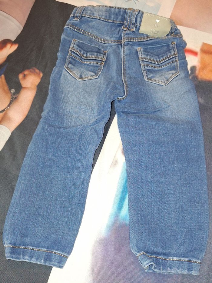 Lot d'un jean + un pantalon beige 12-18 mois - photo numéro 4