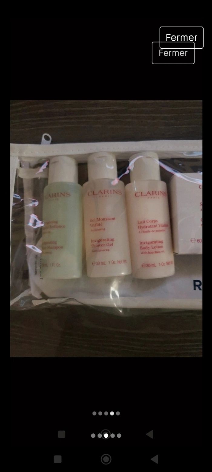 Kit de toilette Clarins neuf - photo numéro 4