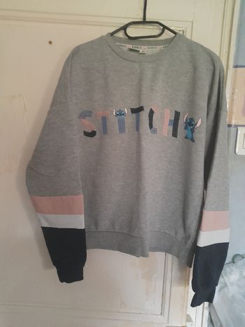 Sweat-shirt/pull gris "Stitch", imprimé et brodé, marque Disney, taille S