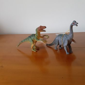 figurines neuves Dinosaures *Velociraptore & Brachiosaure