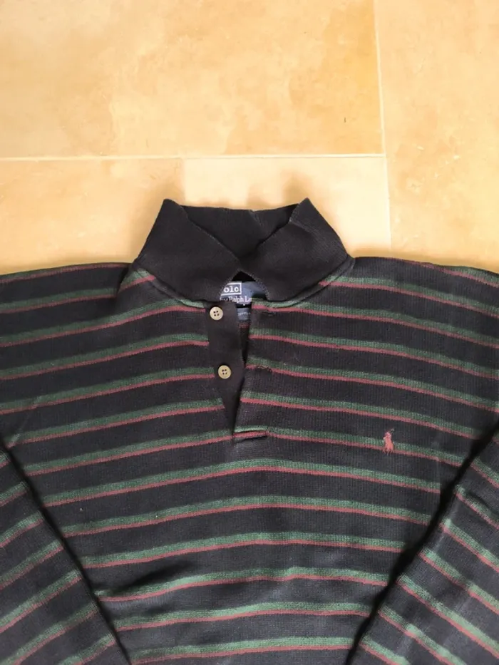 Magnifique pull col  boutonné Ralph Lauren homme L noir rayures vertes rouges logo rouge - photo numéro 4