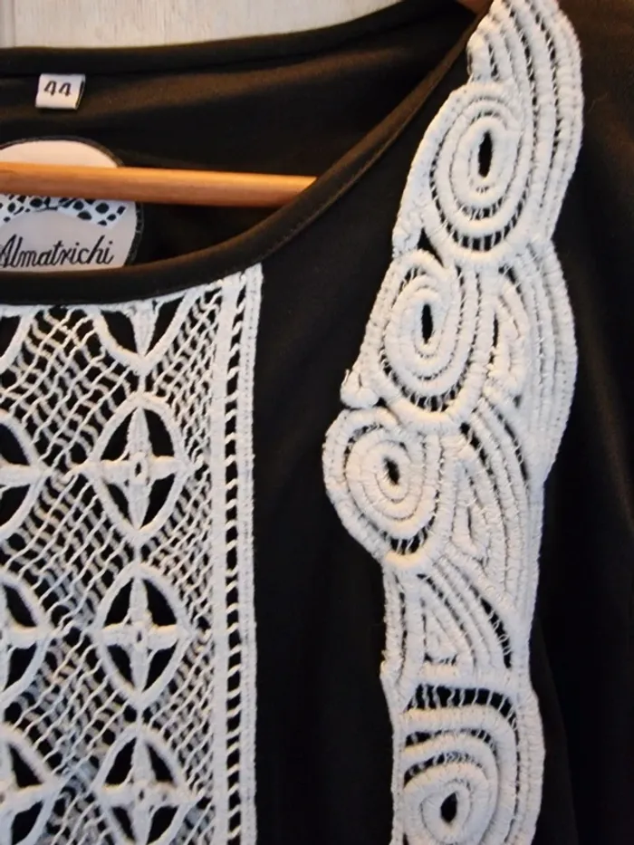 Tunique Almatrichi T44 noir et dentelle écrue - photo numéro 3