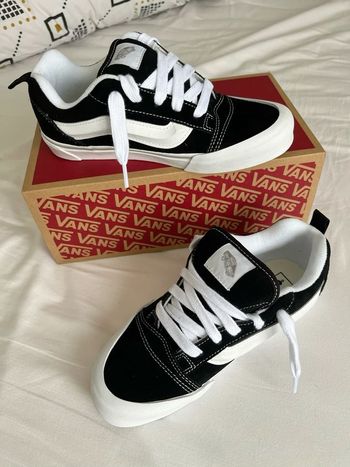 Sneakers Knu Skool ado. Cuir noir. Taille 37. Totalement neuves !