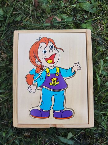 Jeu en bois changement de vêtements petite fille