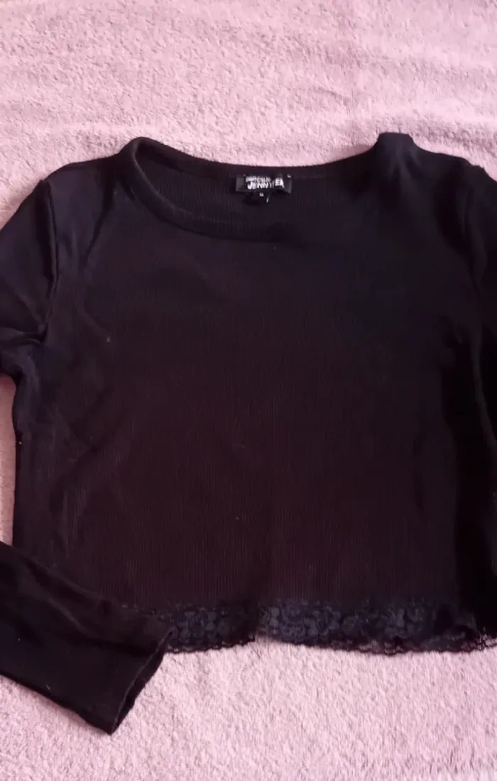 Joli petit pull noir Jennifer taille M en très bon état - photo numéro 2