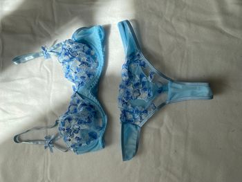 Ensemble de lingerie neuf dentelle bleu 