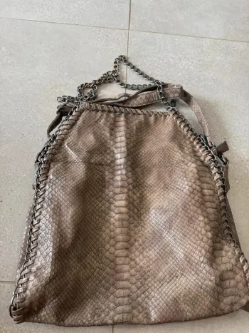 Sac à bandoulière marron, le sac s'éffrite, 38x38cm