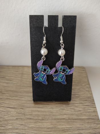 Boucle d'oreille stitch