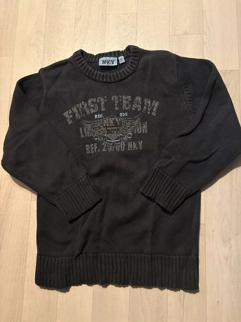 Pull noir gris NKY 8 ans très bon état