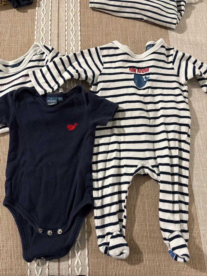 Lot de 2 bodys et 1 pyjama (T 6 mois) - photo numéro 2