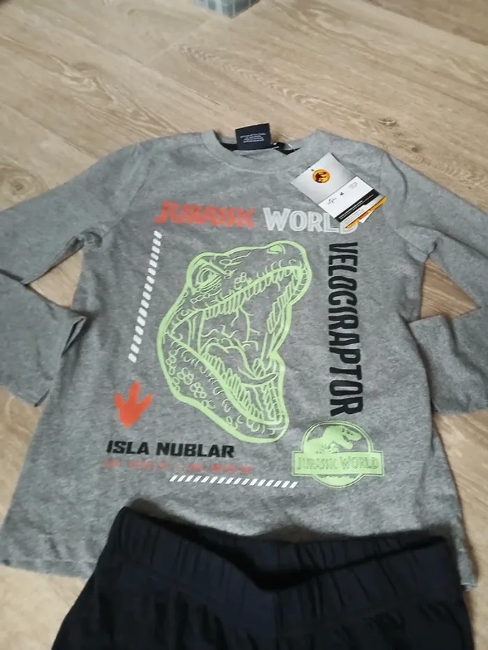 Pyjama neuf jurassic world 8 ans - photo numéro 4