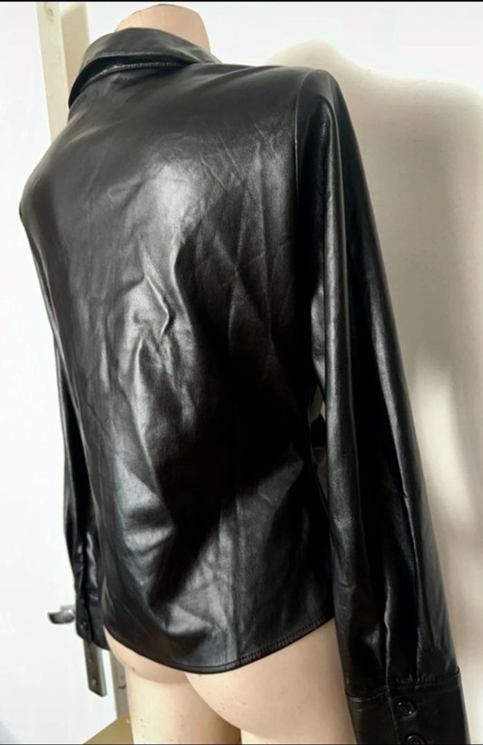 Chemise travaillée col, V manches longues noir, aspect brillant taille L pour femmes, marque Zara - photo numéro 5