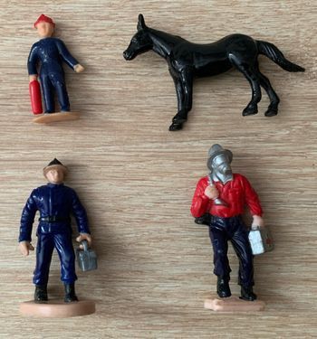 Figurines pompiers vintage